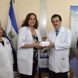 MINISTRA DE SALUD ENTREGA MEDICAMENTOS A HOSPITAL NACIONAL DE LA MUJER