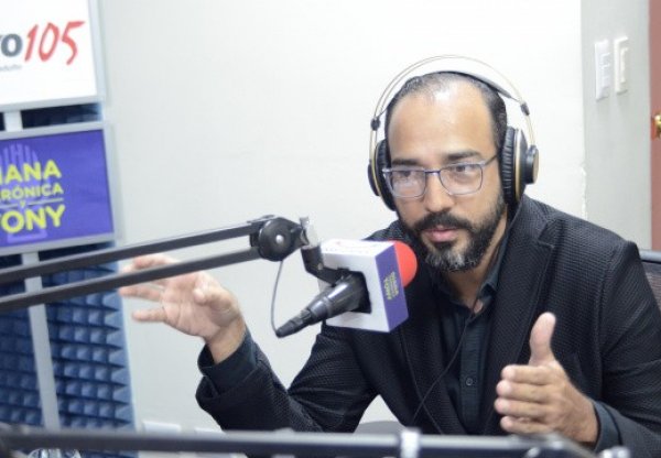 EntrevistaconDianaVernicayTonyComisionadoPresidencialparaProyectosEstratgicos1cu_e520x360